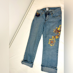 Vintage Z Cavaricci Ankle Denim Floral Embroidered Jeans in Women’s Size 8‎